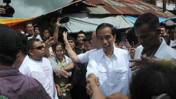 Kedatangan Jokowi di Pasar Tomohon langsung menjadi pusat perhatian, Manado, Sabtu (9/4/2014) (Liputan6.com/Herman Zakharia).