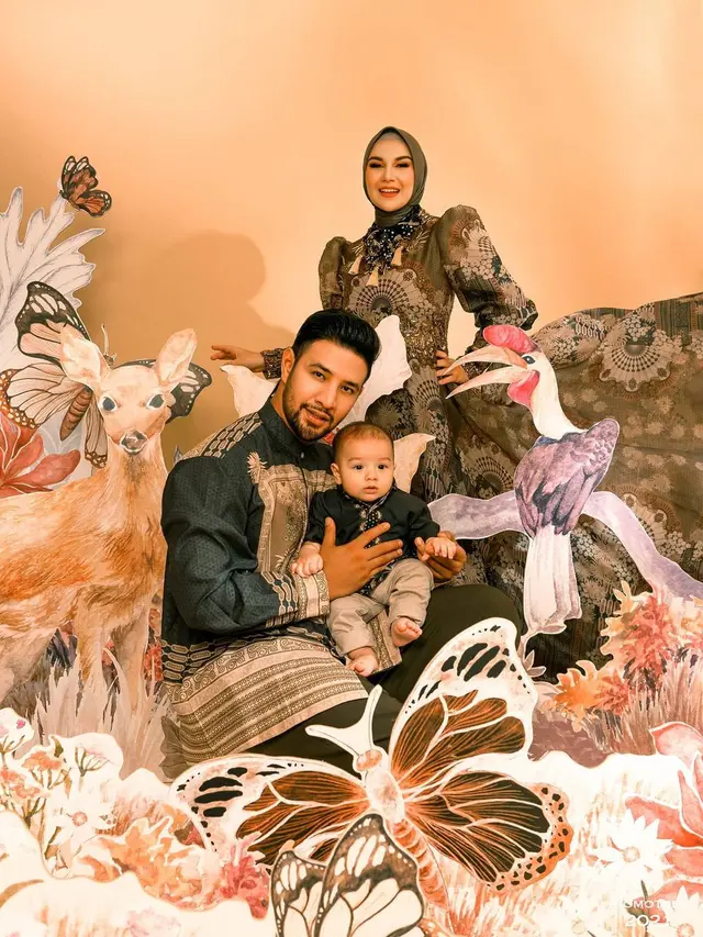 Kompak Banget, Intip 5 Potret Keluarga Ammar Zoni dan Irish Bella bertema Flora Fauna