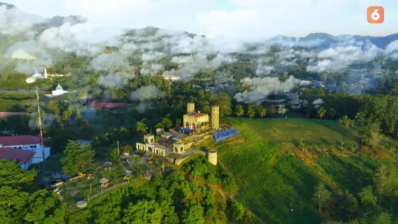 Lokasi wisata Benteng Ulanta tampak dari atas (Arfandi Ibrahim/Liputan6.com)