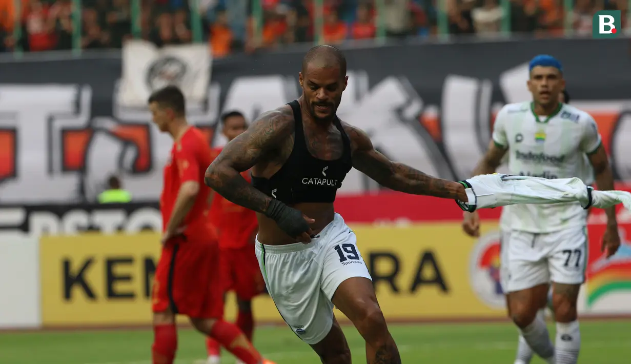 <p>Selebrasi pemain Persib Bandung, David Da Silva setelah menjebol gawang Persija Jakarta pada laga pekan ke-11 BRI Liga 1 2023/2024 di Stadion Patriot Candrabhaga, Bekasi, Sabtu (2/9/2023). (Bola.com/Ikhwan Yanuar)</p>