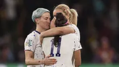 Reaksi kecewa pemain Amerika Serikat, Megan Rapinoe (kiri), Sophia Smith (tengah), dan Lindsey Horan setelah kalah dari Swedia pada babak penalti saat laga 16 besar Piala Dunia Wanita 2023 di Melbourne Rectangular Stadium, Melbourne, Australia, 6 Agustus 2023. (AP Photo/Scott Barbour)