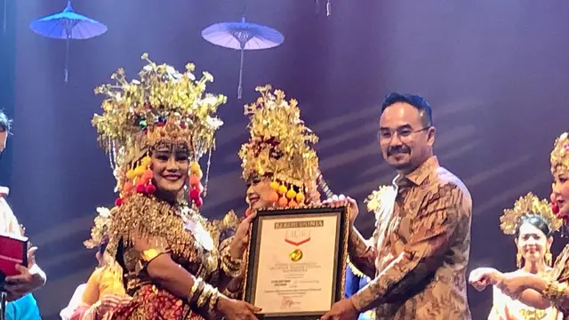 Penyerahan sertifikat Rekor Muri