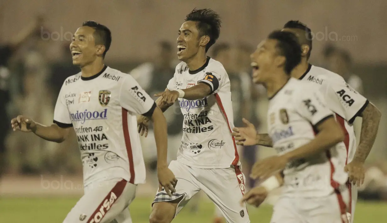 6. Fadil Sausu (Gelandang) - Kapten Bali United ini adalah seorang motivator di skuat Serdadu Tridatu. Aliran umpan akurat dan kemampunya mencetak gol harus menjadi catatan bagi Persija. (Bola.com/M Iqbal Ichsan)