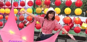 Puasa tak membuat Annisa Rahma mengurangi kegiatannya, seperti biasa ia tetap ceria meski sedang menahan haus dan lapar.