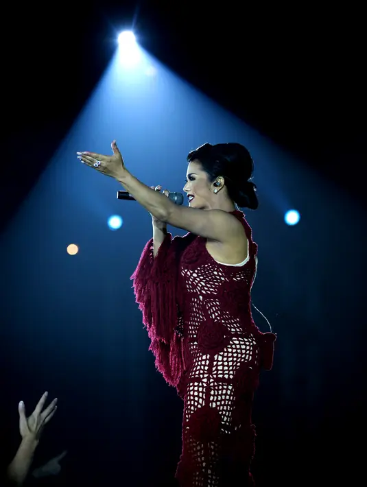 Krisdayanti tampil memukau di Konser Traya. (Fathan Rangkuti/bintang.com)