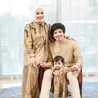 Baju Lebaran kembaran ibu dan anak perempuan, Aurel-Atta memakai koleksi Geulis
[Foto: @geulisid]