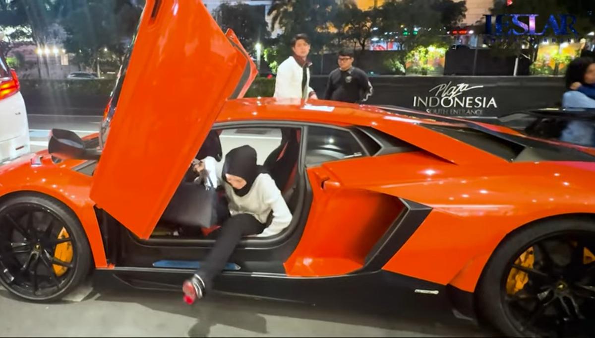 Potret Baby Leshia Anak Lesti Kejora dan Rizky Billar Perdana Jalan-jalan ke Mal, Berangkat Pakai Lamborghini