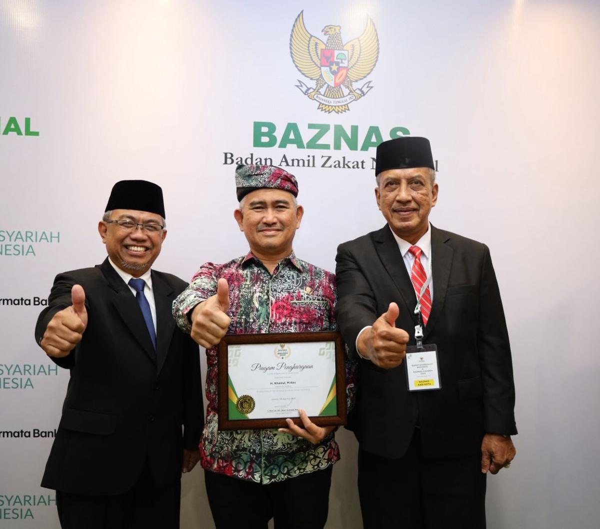 Wali Kota Tarakan Khairul Terima Anugerah BAZNAS Awards 2025