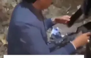 Momen Kiai Anwar Zahid Terduduk di Pinggir Jalan Usai Kecelakaan