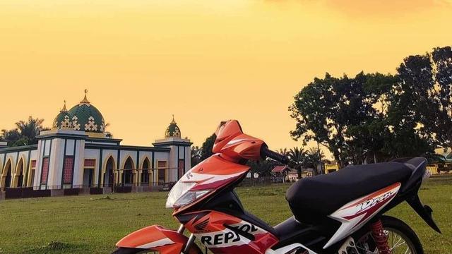 10 Potret Modifikasi Honda Blade, Stripping Repsolnya tak Terlupakan!