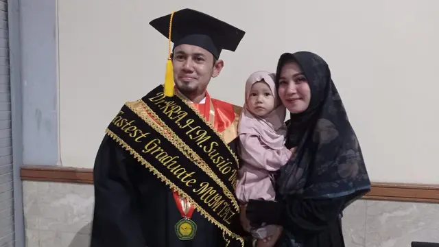 Ustaz Guntur Bumi Wisuda S3, Raih Gelar Doktor Ilmu Al Quran dan Tafsir