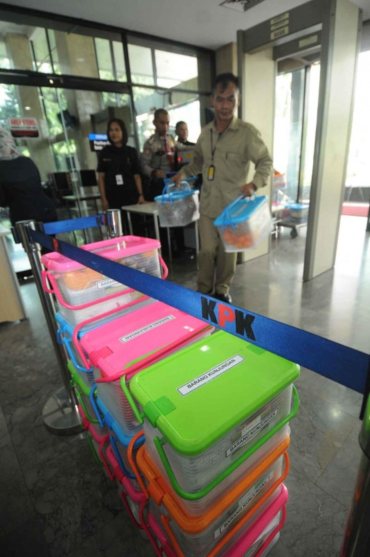 Jelang Lebaran, barang para tahanan KPK diperiksa sinar X
