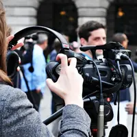 Saat siaran langsung memang banyak hal-hal kocak dan tidak sengaja terjadi. Simak nih, bikin seru harimu!