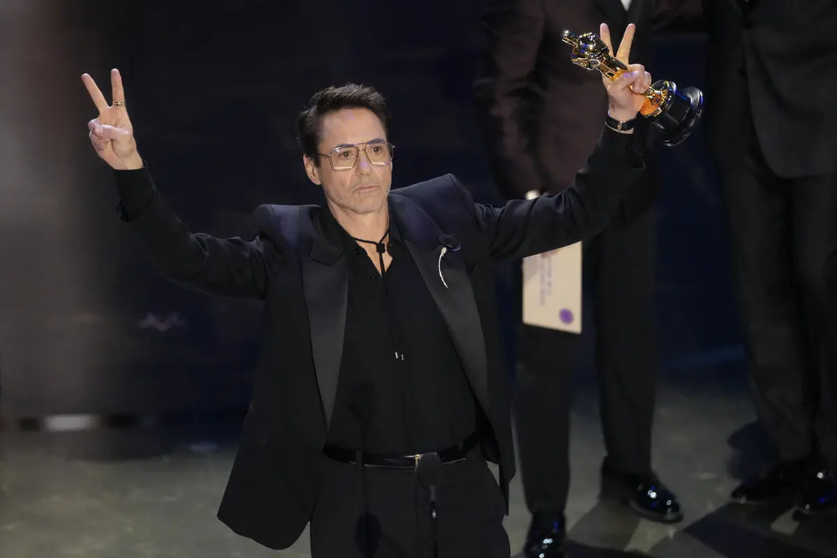 Robert Downey Jr dalam Piala Oscar 2024. (AP Photo/Chris Pizzello)