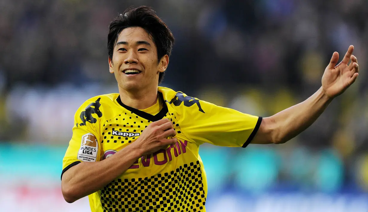 2. Shinji Kagawa - Pemain asal Jepang itu menjelma menjadi pemain bintang saat berseragam Borussia Dortmund. Kagawa berhasil membawa Dortmund meraih gelar Bundesliga dua kali beruntun yaitu pada musim 2010-2011 dan 2011-2012. (AFP/Patrik Stollarz)