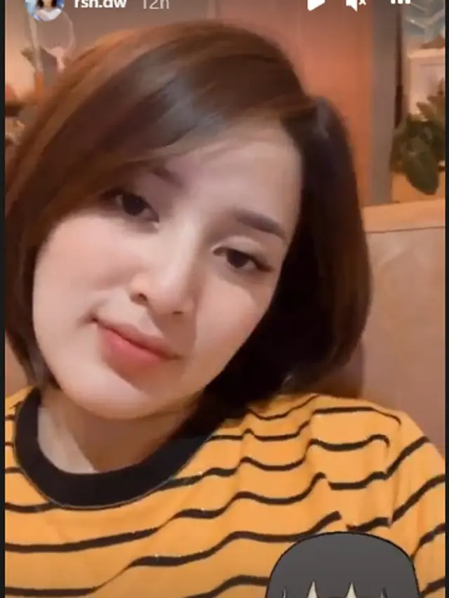 Rosiana Dewi kini bergaya rambut pendek (Foto: Instagram/rsn.dw)
