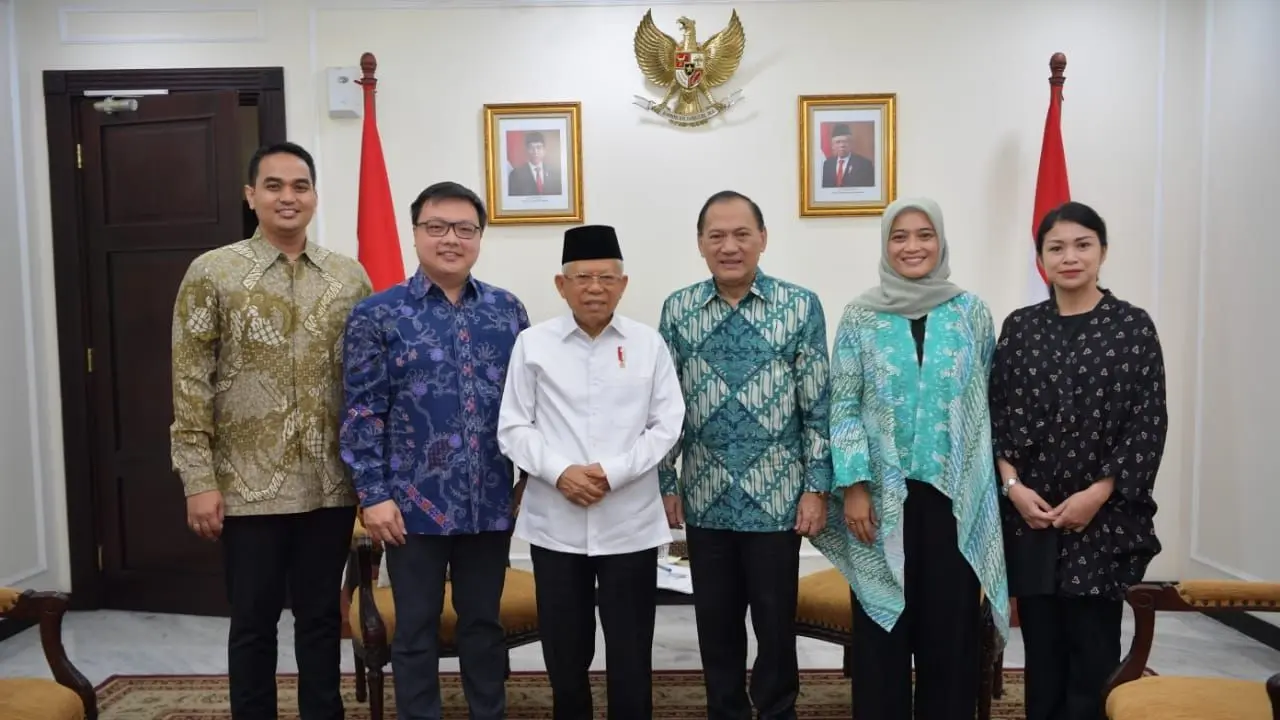 Wakil Presiden Ma'ruf Amin bertemu dengan Komisaris Utama Tokopedia, Agus Martowardojo bersama jajarannya di Kantor Wapres, Jalan Merdeka Utara, Rabu (30/10/2019).