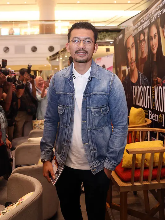 Rio Dewanto juga mengatakan saat ini Atiqah Hasiholan juga berada dalam kondisi yang sehat. Selain itu, ia juga menceritakan persediaan ASI untuk anaknya sudah cukup banyak hingga saat ini.  (Nurwahyunan/Bintang.com)