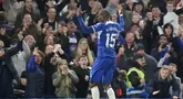 Pemain Chelsea, Nicolas Jackson, berjoget setelah mencetak gol ke gawang Tottenham Hotspur pada laga Liga Inggris di Stadion Stamford Bridge, Jumat (3/4/2024). (AP Photo/Kirsty Wigglesworth)