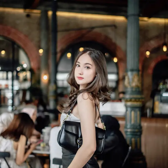 6 Artis Blasteran Ini Pernah Dikabarkan Dekat dengan Al Ghazali, Terbaru Laura Moane