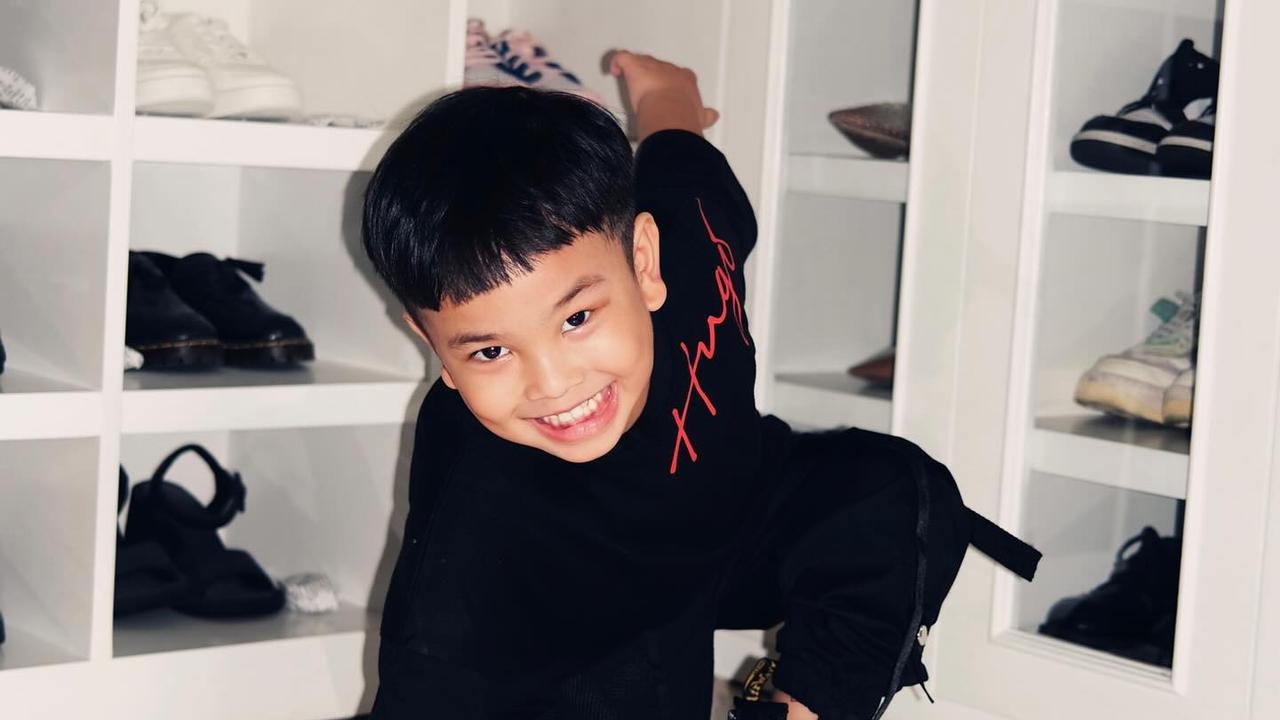 Joget Bareng Pengasuhnya, Gaya Gala Sky bak Anak Bujang - Disebut Jefri Nichol Versi Sachet