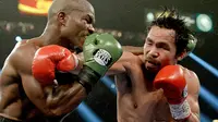 Manny Pacquiao (kiri) vs Timothy Bradley (REUTERS/Jayne Kamin-Oncea)