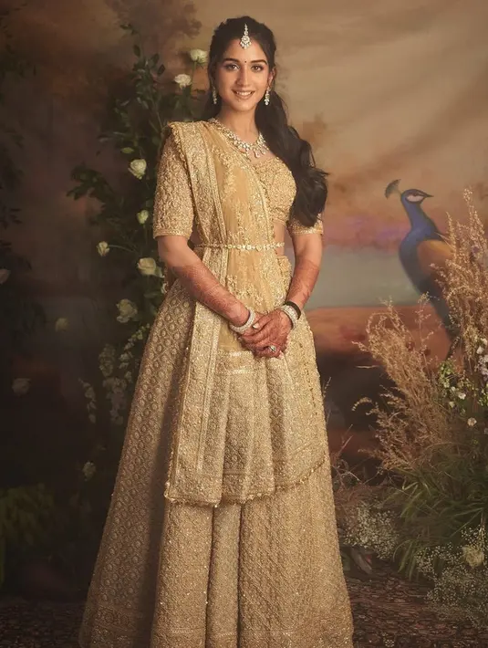 Saat ini, Radhika Merchant menjabat sebagai Direktur Encore Healthcare. [Foto: Instagram/bridestodayin]