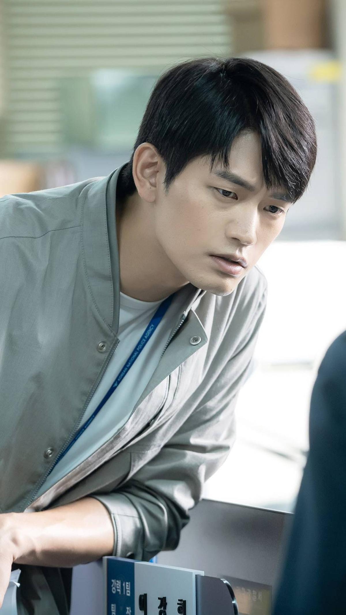 3.&nbsp;Kang Sang Joon Sebagai Park Joon Young