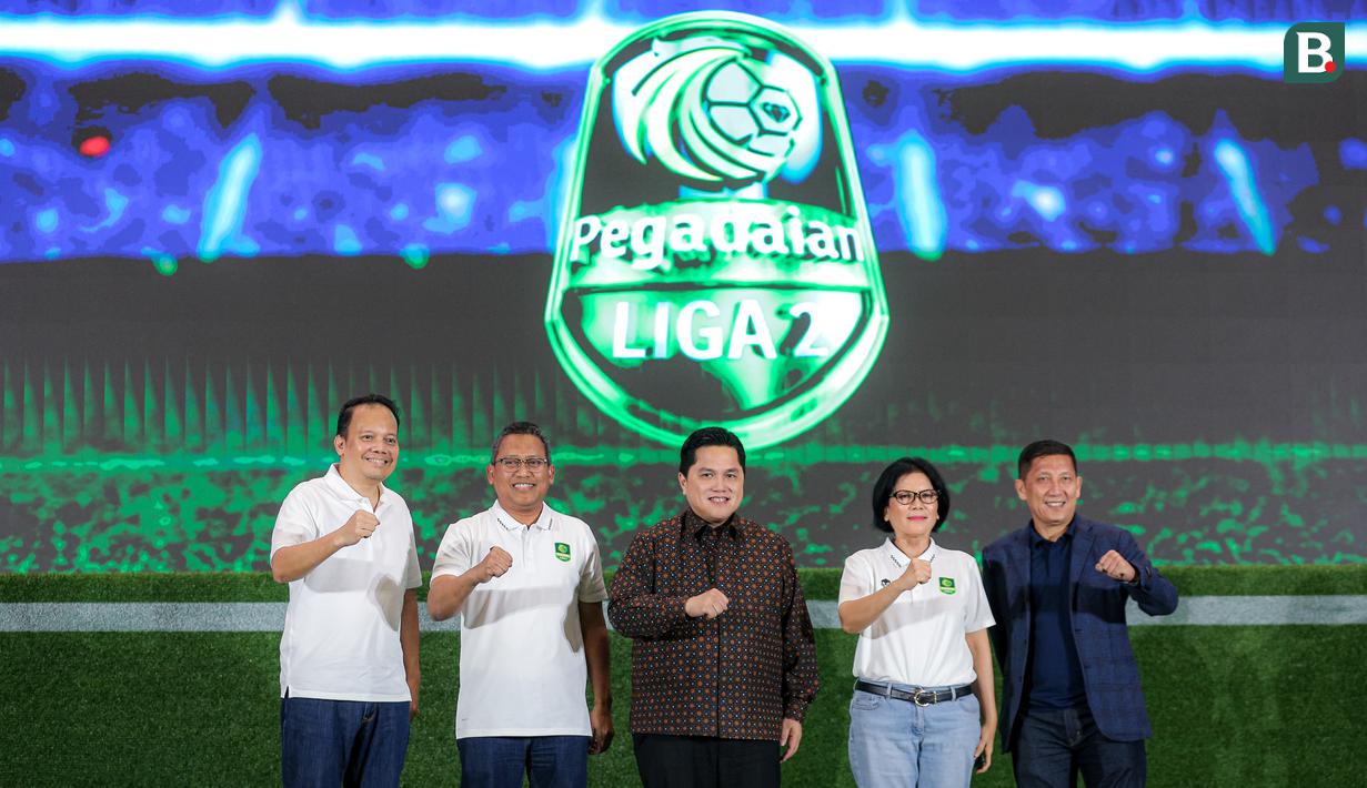 <p>Ketua umum PSSI, Erick Thohir (tengah), Direktur utama PT Pegadaian Damar Latri Setiawan (kedua kanan), Direktur utama PT LIB, Ferry Paulus (kiri), dan Deputy Director Origramming Indosiar, Ekin Gabriel Surbakty (kiri) berfoto bersama saat konferensi pers Pegadaian Liga 2 2024/2025 yang berlangsung di The Gade Tower, Senen, Jakarta, Selasa (03/09/2024). (Bola.com/Bagaskara Lazuardi)</p>