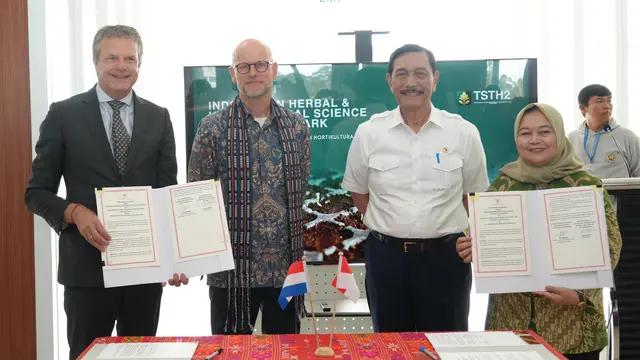 Ketua Dewan Ekonomi Nasional (DEN) Luhut Binsar Pandjaitan menyambut delegasi Misi Ekonomi Belanda (Netherlands Economic Mission) di Danau Toba, Sumatera Utara. (Foto: istimewa)