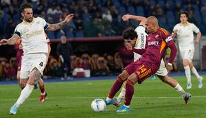 Penyerang AS Roma, Donyell Malen, memborong tiga gol kemenangan timnya atas Pisa pada laga pekan ke-32 Serie A di Stadio Olimpico, Sabtu (11/04/2026) dini hari WIB. Dalam duel tersebut, Roma membungkam Pisa dengan skor 3-2. (AP Photo/Alessandra Tarantino)