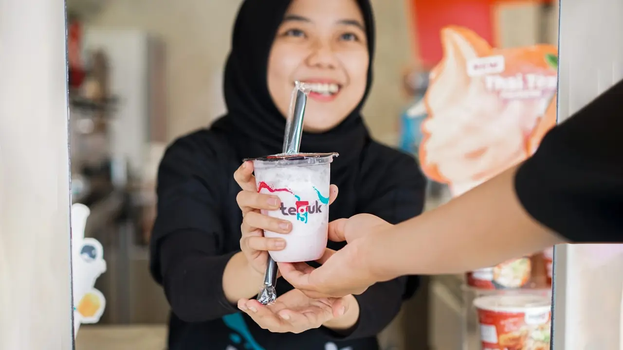Jajanan kekinian Teguk menawarkan menu baru, yaitu Coconut Series untuk para pelanggan setianya. (Istimewa)