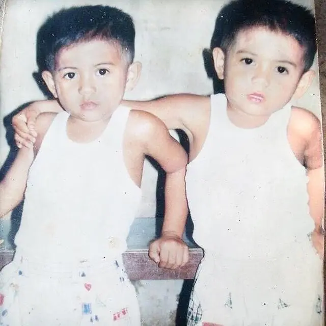 Potret Masa Kecil 6 Artis Kembar Identik Ini Menggemaskan, Sulit Dibedakan
