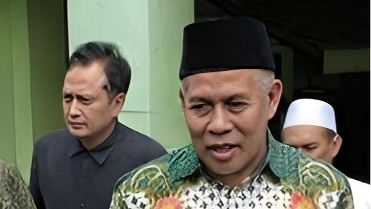 Pemberhentian KH Marzuki juga merupakan usulan dari Rais Syuriah PWNU Jawa Timur yang ditandatangani langsung oleh KH Anwar Mansyur.
