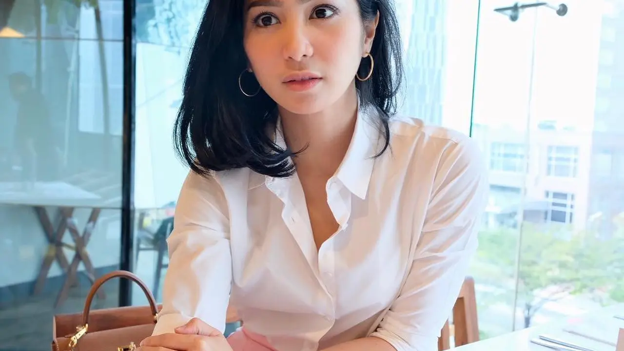 [Fimela] Bunga Zainal