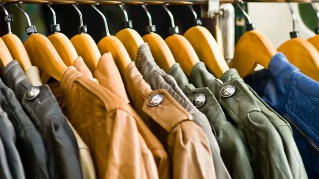 Selain Estetika, Ini 7 Fungsi Tersembunyi di Balik Tanda Kecil Pada Baju