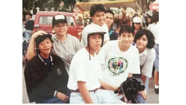 6 Foto Lawas Seleb Saat Bersama Geng SMA Ini Bikin Pangling
