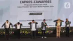 Ketiga Calon Presiden dan Calon Wakil Presiden pada Pemilu 2024 mengenakan jaket sesaat sebelum mengakhiri kegiatan Paku Integritas di Gedung Merah Putih Komisi Pemberantasan Korupsi (KPK), Jakarta, Rabu (17/1/2024). (Liputan6.com/Angga Yuniar)