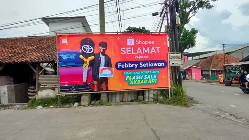 Menangkan Mobil Seharga Rp 1 di Flash Sale Shopee, Wajah Pria 23 Tahun Ini Muncul di Baliho Cimahi