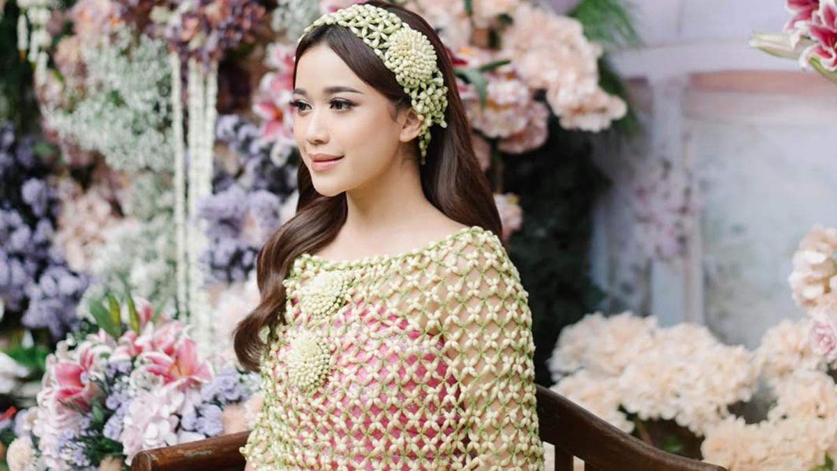 6 Gaya Brisia Jodie dan Jonathan Alden di Momen Siraman Jelang Nikah, Kental Adat Jawa