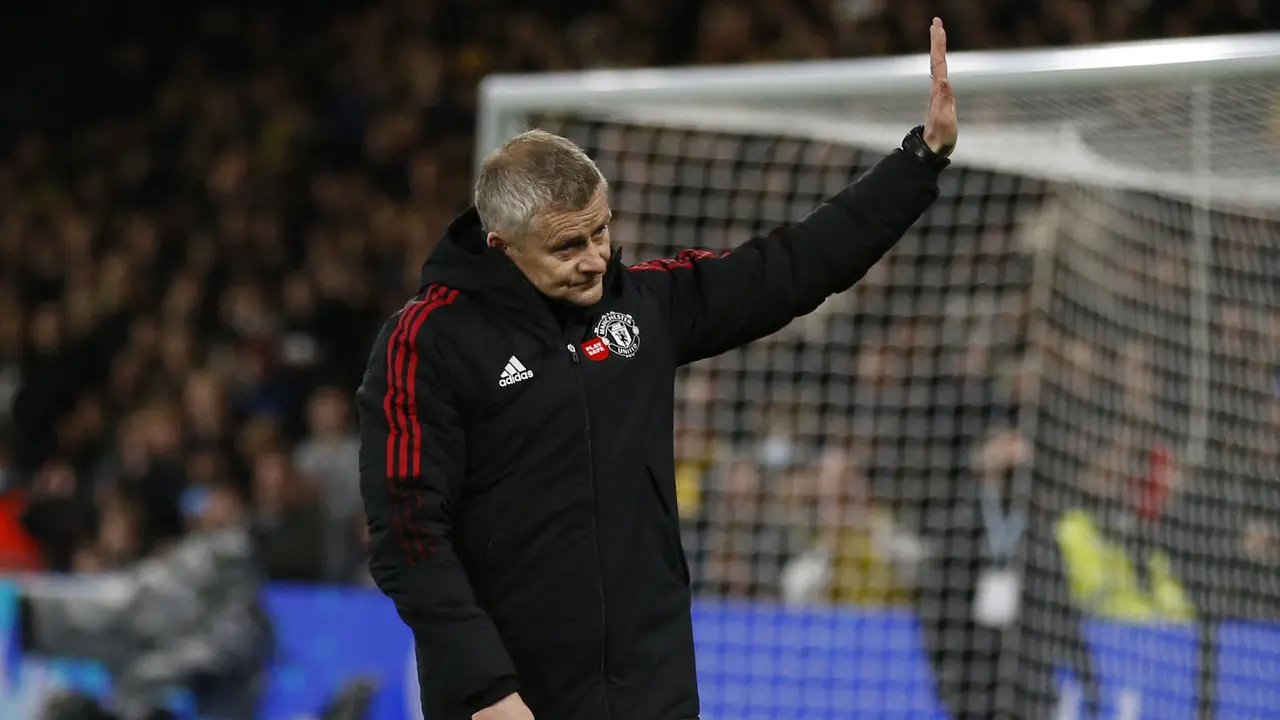 Foto: Usai Dibantai Watford, Ole Menghampiri Fans Manchester United Ditemani Sejumlah Pemain