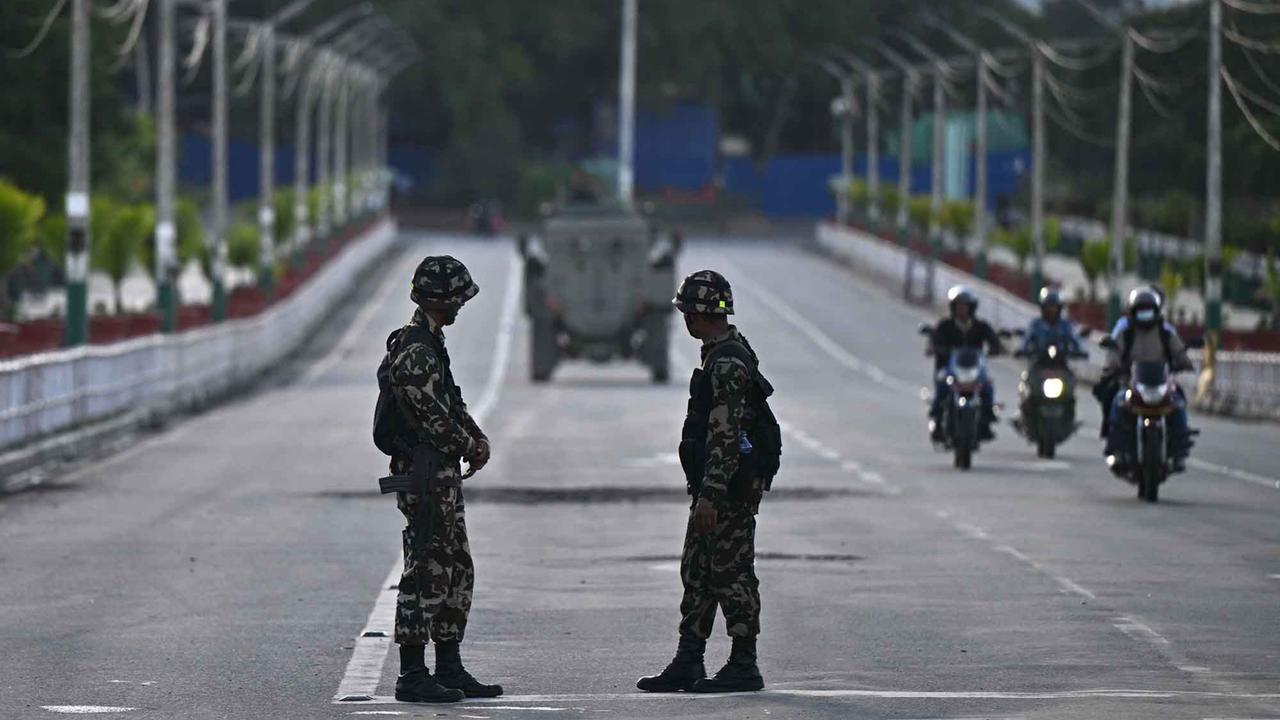 FOTO; Paska Kerusuhan Masif, Militer Nepal Berlakukan Jam Malam Nasional
