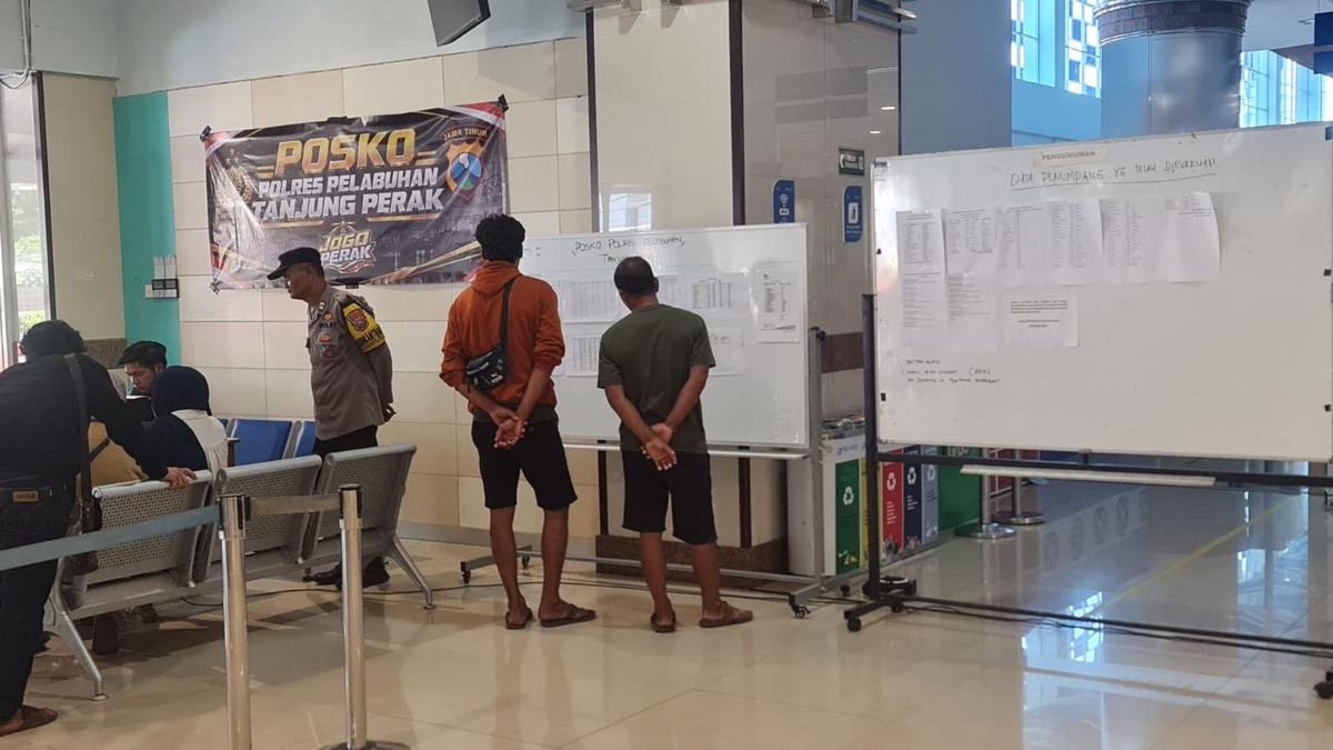 Pelindo membuka posko informasi dan pendataan bagi keluarga penumpang KM Virgo Transport 8. (merdeka.com/erwin yohanes).