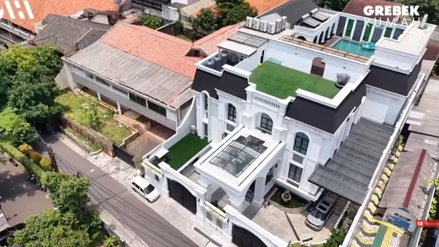 Potret Fasad Depan Rumah Sarwendah (YouTube/AH)