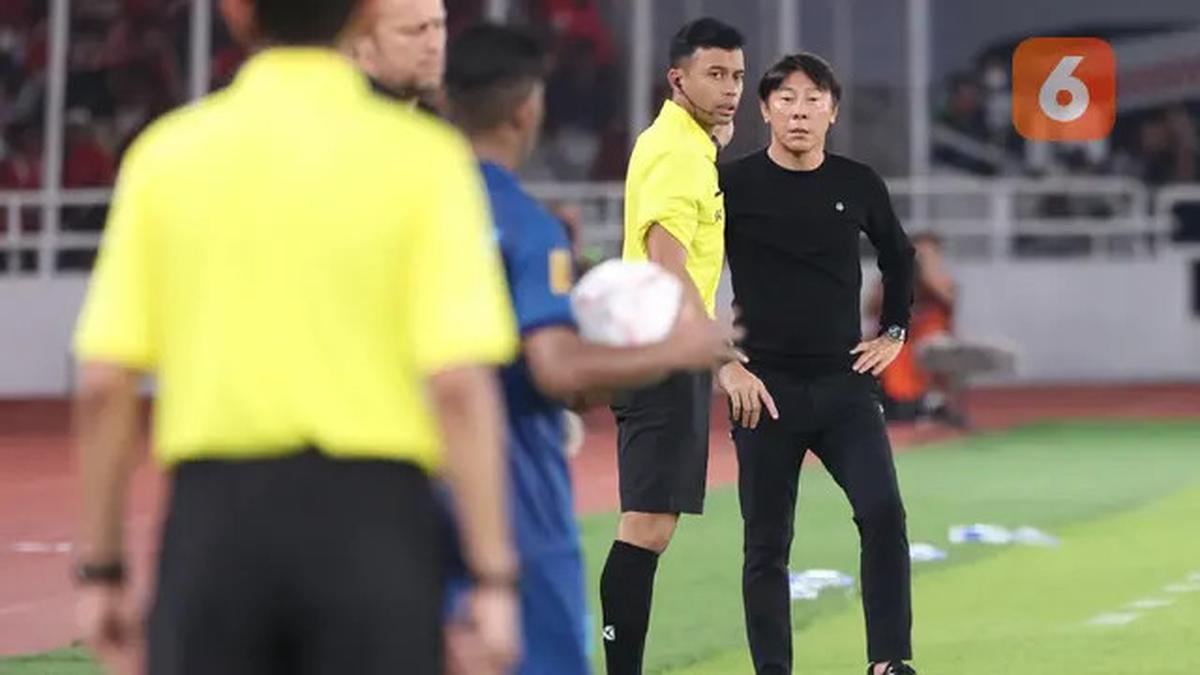 Foto: Kontroversi Wasit Nodai Laga Ke-50 Shin Tae-yong bersama Timnas Indonesia