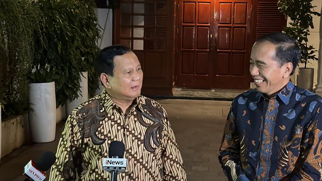 Presiden Ke-7 RI Joko Widodo atau Jokowi bertemu dengan Presiden Prabowo Subianto di kediaman Kertanegara, Jakarta Selatan.