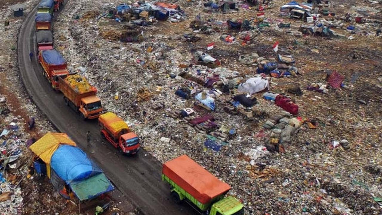 Pandangan udara TPST Bantargebang kembali aktif