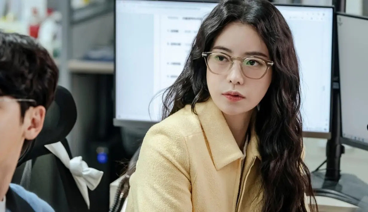 "Saya ingin menciptakan Joo Hyun Lim Ji Yeon dengan menambahkan pesona ceria dan rasa keadilan yang hanya dimiliki oleh Joo Hyun," sambungnya. (Foto: SBS via Soompi)