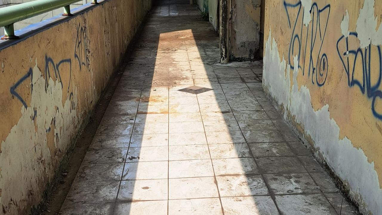 Petugas gabungan ini berasal dari Polsek Tanah Abang sebanyak 10 orang, PPSU Kelurahan Kebon Kacang 15 orang, Satpol PP Jakarta Pusat 10 orang, dan pelajar SMK Islam Said Na'um 10 orang.