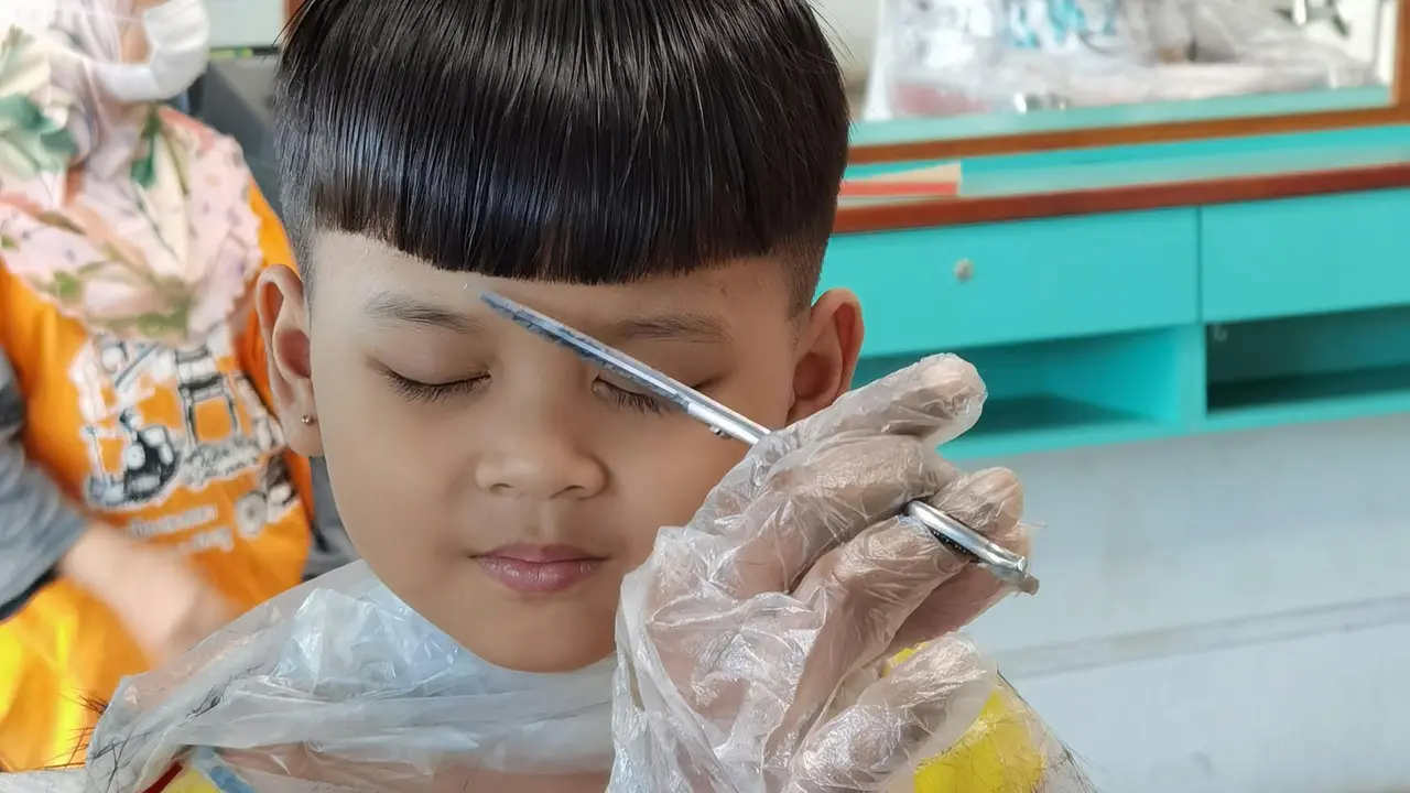 8 Model Rambut Anak Cowok April 2025, Tren Masa Kini